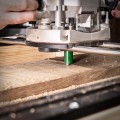 Idealny do szerszych materiałów, odpowiedni do planowania i wyrównywania materiałów o szerokości do 400 mm.