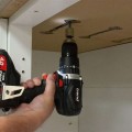Trend Zipbolt Slimline dokręcić można w kilka sekund za pomocą jednej ręki oraz wiertarko-wkrętarki