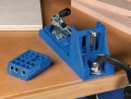 Kreg Jig K4 mocowany za pomocą uniwersalnych zacisków Kreg