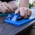 System montażowy Kreg Deck Jig pozwala zachować powtarzalne odstępy i estetyczny wygląd powierzchni tarasu