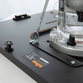 Tuleje zaciskowe 12 mm i 12,7 mm pozwalają korzystać z szerokiego zakresu frezów do drewna