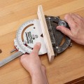 Woodpeckers Drill Press Protractor wykonano ze stali nierdzewnej i aluminium
