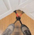 Obrotowa konstrukcja podnośnika do drzwi Trend umożliwia zmianę położenia podnoszonego elementu w zakresie 360°